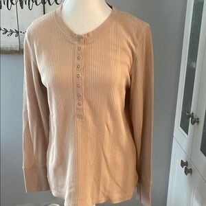 🍄Aerie Women's Beige Henley Top
